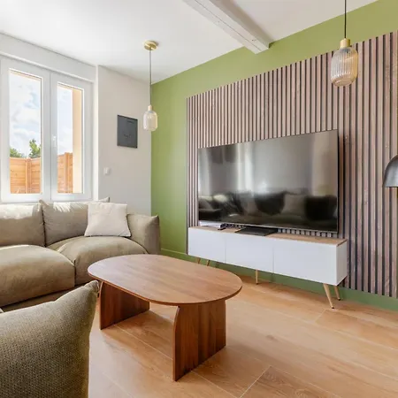 Vakantiehuis Maison Renovee Avec Jardin, Barbecue, 2 Parkings Saint-Folquin